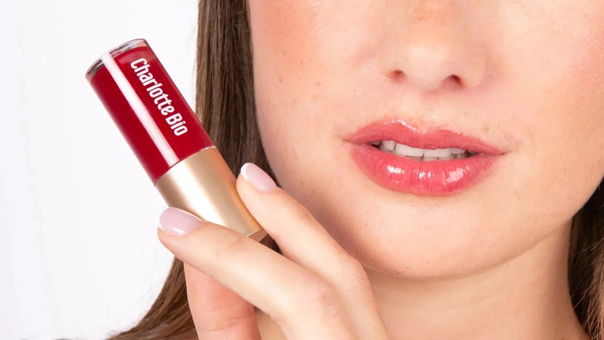Quelle est la différence entre un gloss et une huile à lèvres ? - Charlotte Bio Image