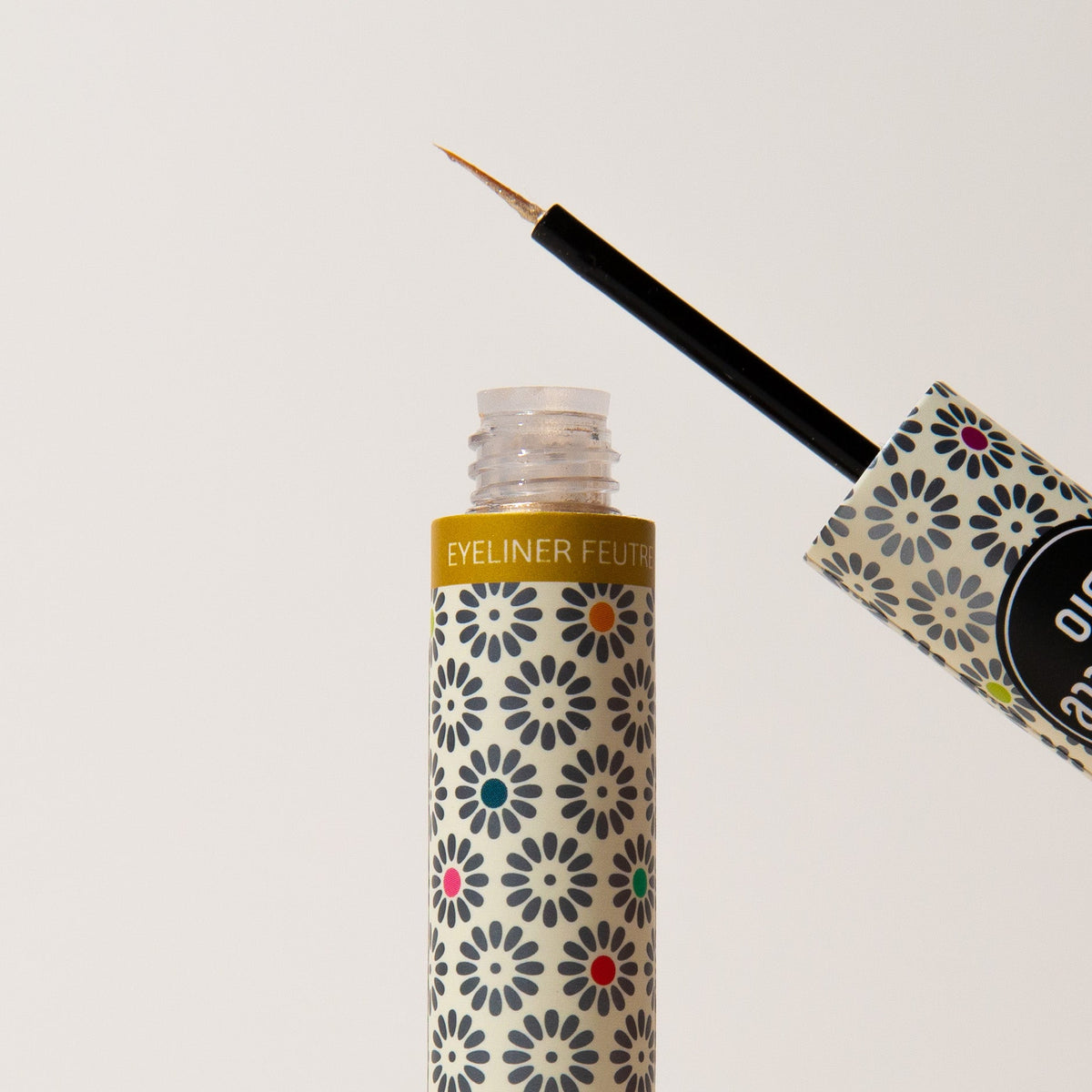 3701399703233-L’eyeliner pinceau pailleté BIO - Charlotte Bio